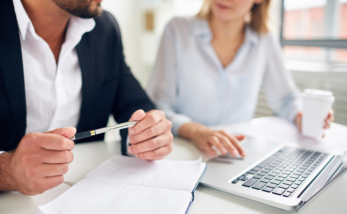 Finančné sprostredkovanie: Oplatí sa využiť jeho služby?